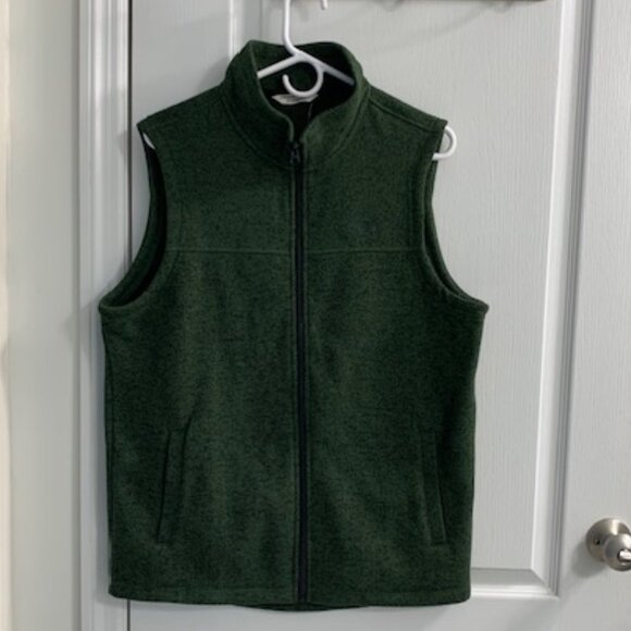 *NWT* Field & Stream Men's Dark Green Sweater Fleece Vest. Side MEDIUM - Picture 1 of 4